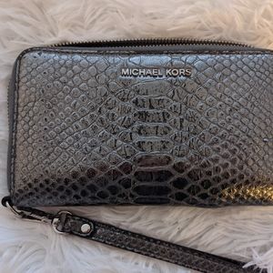 Michael kors wristlet